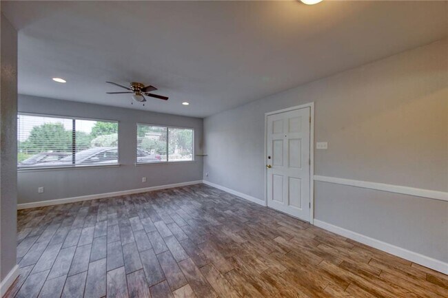 5801 Thunderbird St Lago Vista, TX 78645 photo 5