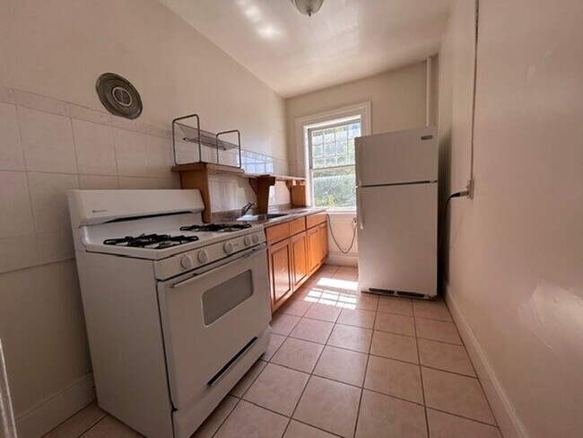 2437 Shattuck Ave. Berkeley, CA 94704 photo 3