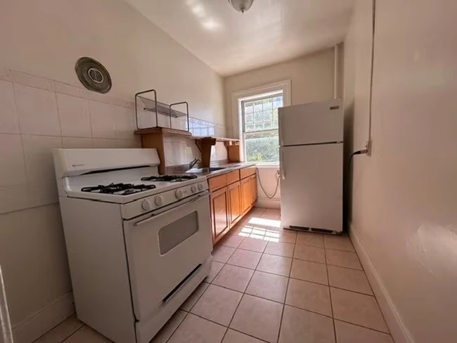 2437 Shattuck Ave. Berkeley, CA 94704 photo 3