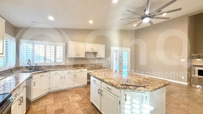 2744 E Bighorn Ave Phoenix, AZ 85048 photo 4