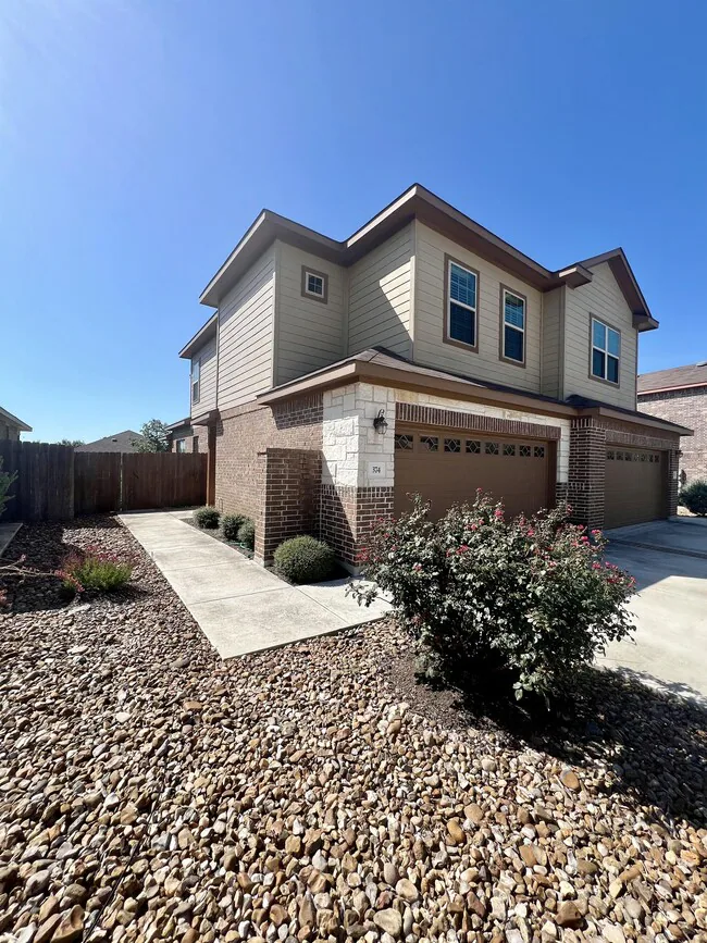 374 Creekside Curve New Braunfels, TX 78130 photo 3