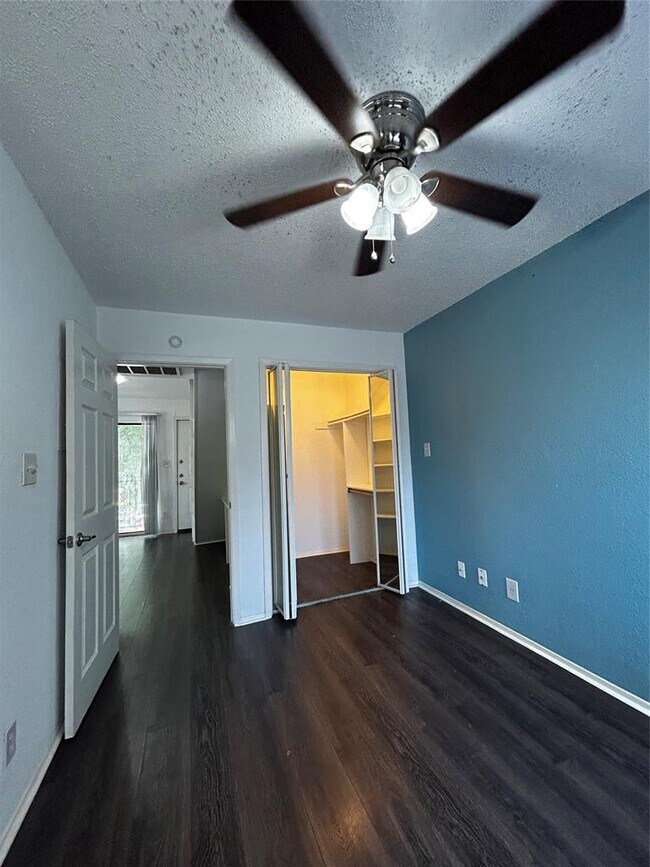 708 Graham Pl Austin, TX 78705 photo 5