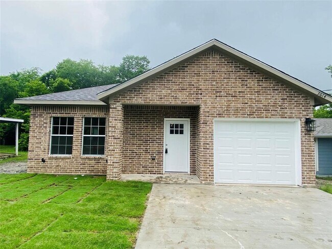3614 Short Street, Greenville, TX 75401 photo 2
