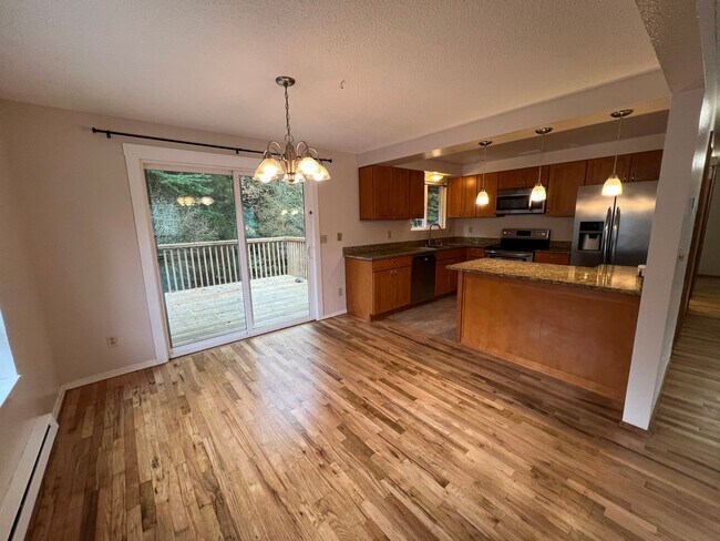 13807 Greenwood Ave N Seattle, WA 98133 photo 2