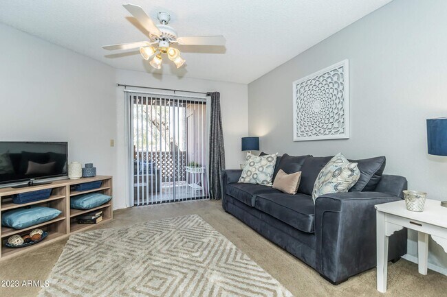 6445 S Maple Ave Tempe, AZ 85283 photo 3