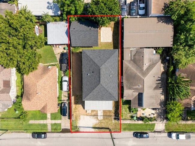 6707 Avenue F - 1 photo 3