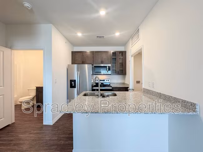 1124 W Ave O Belton, TX 76513 photo 3