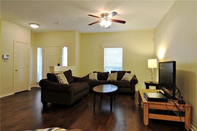 510 Raton Pass, Irving, TX 75063 photo 4
