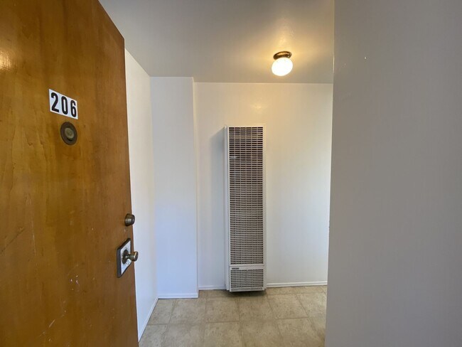 206-210 Vista Glen Ln Vista, CA 92084 photo 3