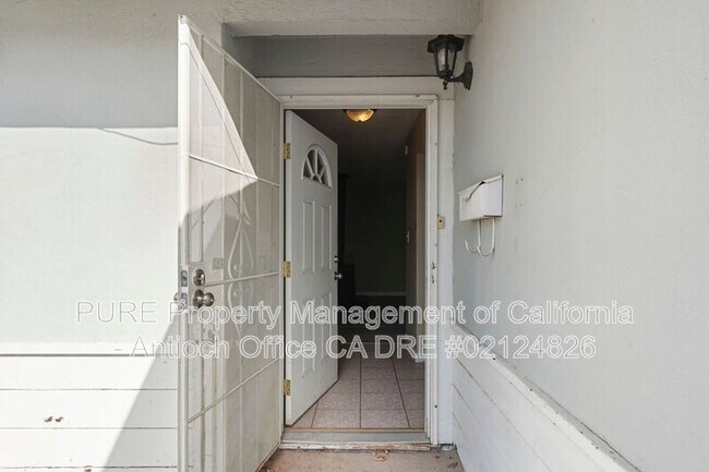 1221 Miller St photo 4
