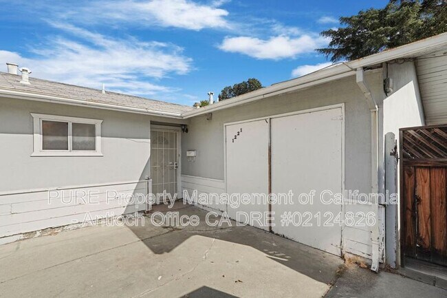 1221 Miller St photo 3