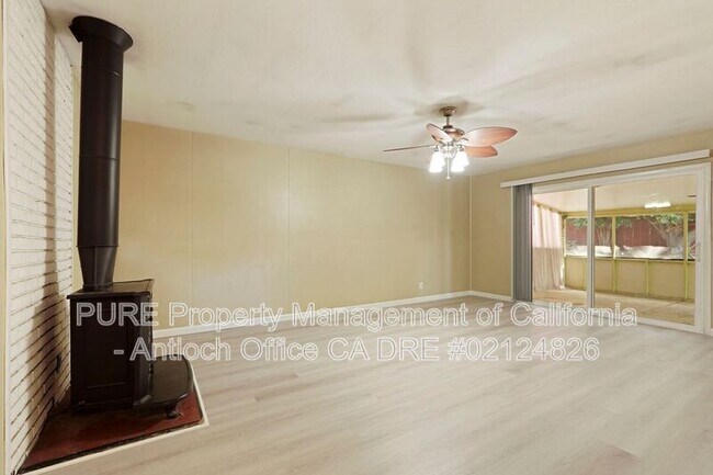 1221 Miller St photo 5