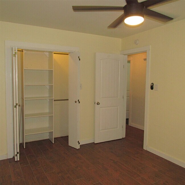 1200 Brentwood St Austin, TX 78757 photo 4