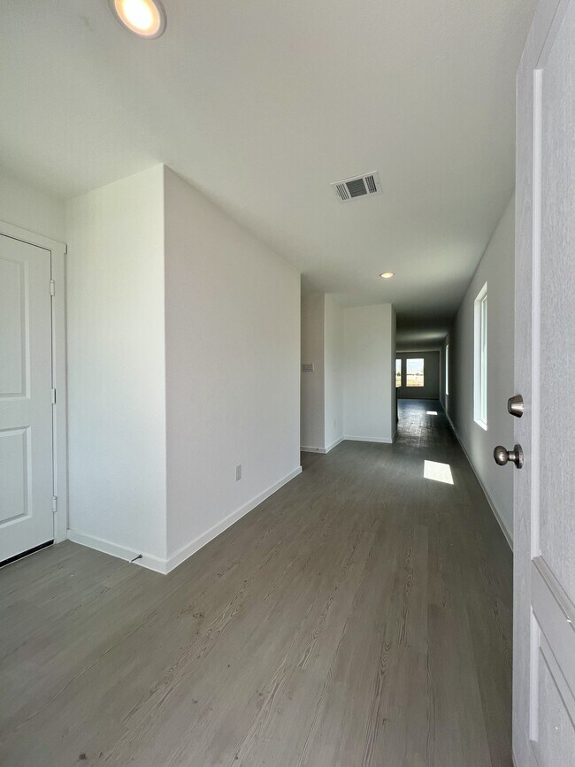 9175 Trails End Seguin, TX 78155 photo 3