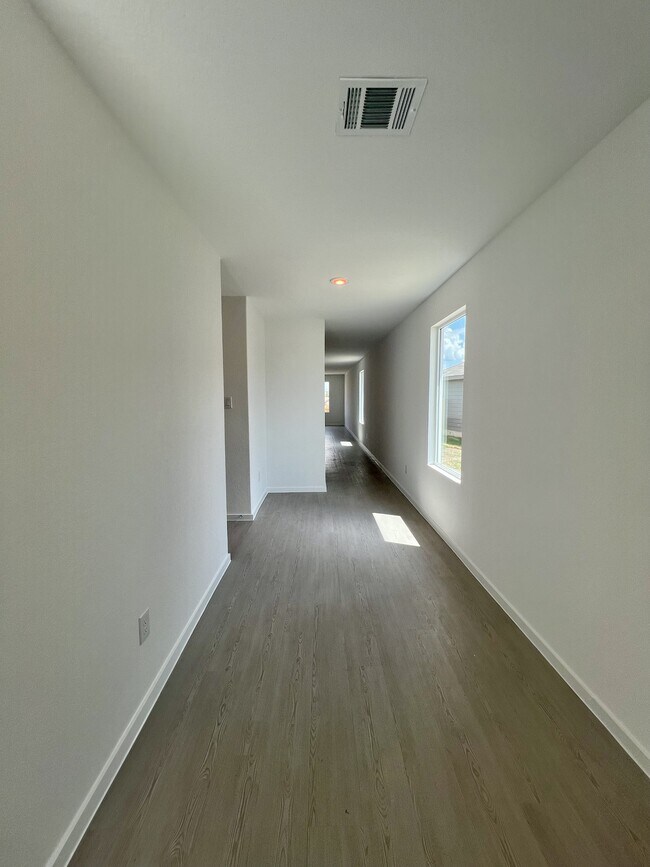 9175 Trails End Seguin, TX 78155 photo 5