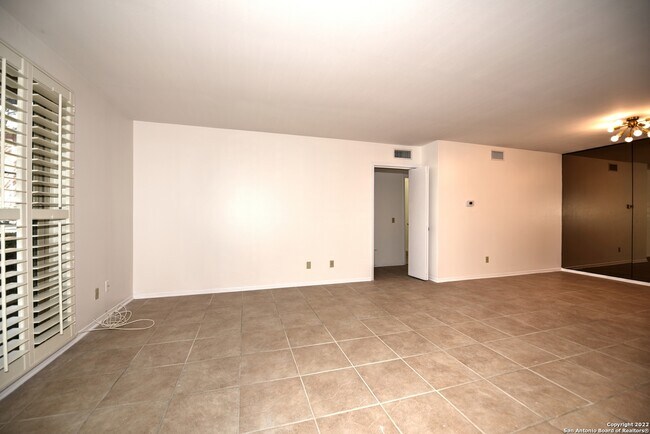 7500 Callaghan Rd San Antonio, TX 78229 photo 3