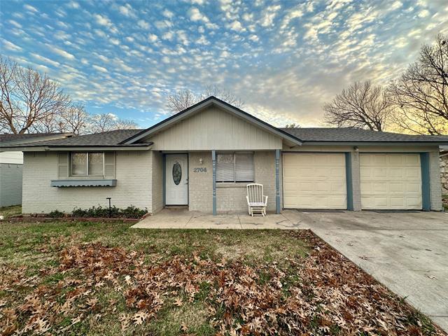 2704 Buena Vista Dr Arlington, TX 76010 photo 3