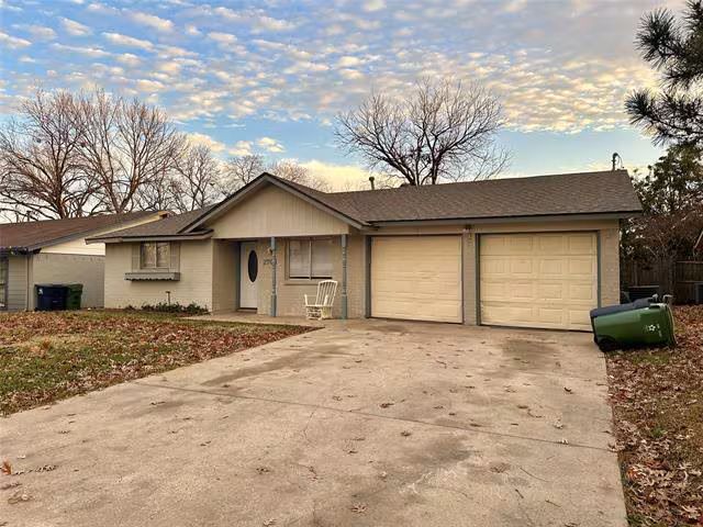 2704 Buena Vista Dr Arlington, TX 76010 photo 4