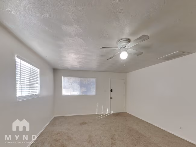 9233 N 14th St Phoenix, AZ 85020 photo 2