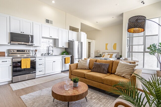 555 Front St San Diego, CA 92101 photo 2
