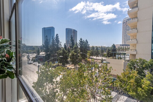 555 Front St San Diego, CA 92101 photo 3