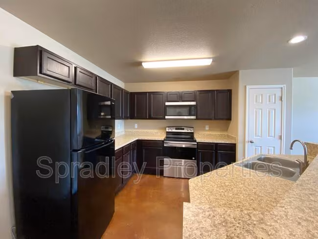 654 Laila Ln Belton, TX 76513 photo 4