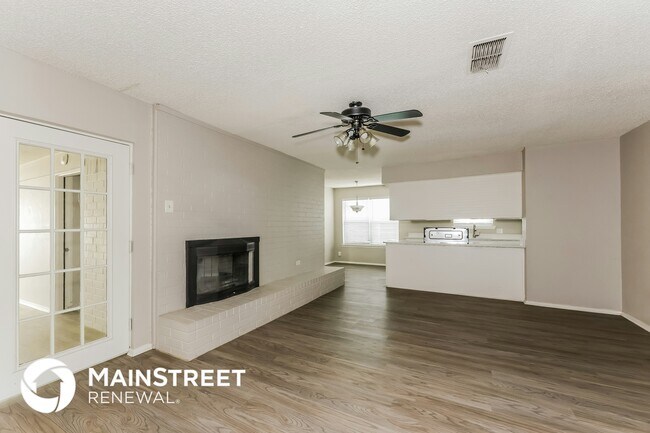 1416 Mims St photo 4