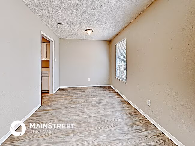 1416 Mims St photo 3
