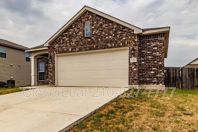 720 Red Barn Bnd New Braunfels, TX 78130 photo 2