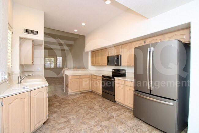 970 East Chilton Drive, Tempe, AZ 85283 photo 4