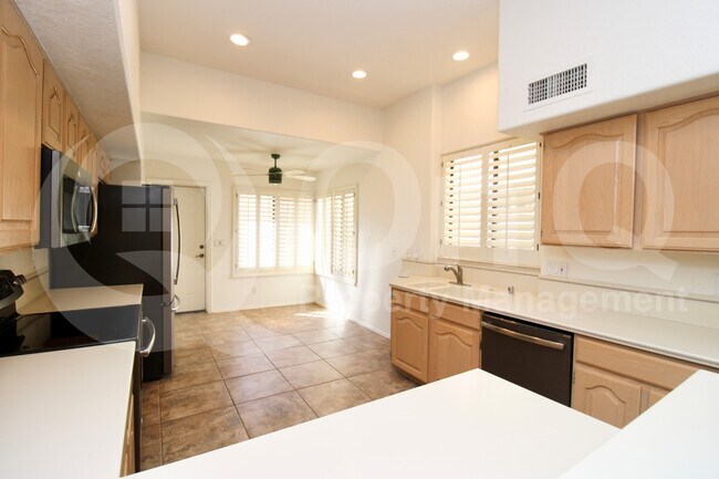 970 East Chilton Drive, Tempe, AZ 85283 photo 3