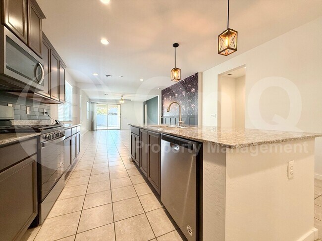313 W Chaska Trail Queen Creek, AZ 85140 photo 4