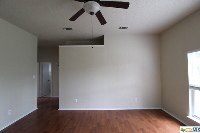 2305 Woodlands Dr Killeen, TX 76549 photo 4