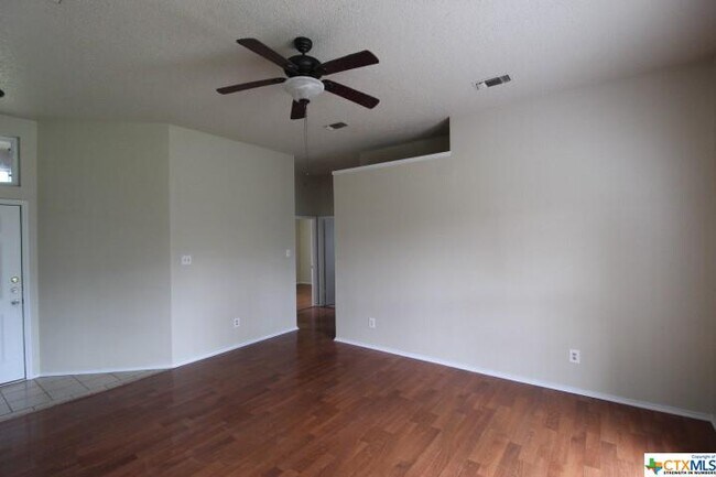 2305 Woodlands Dr Killeen, TX 76549 photo 3
