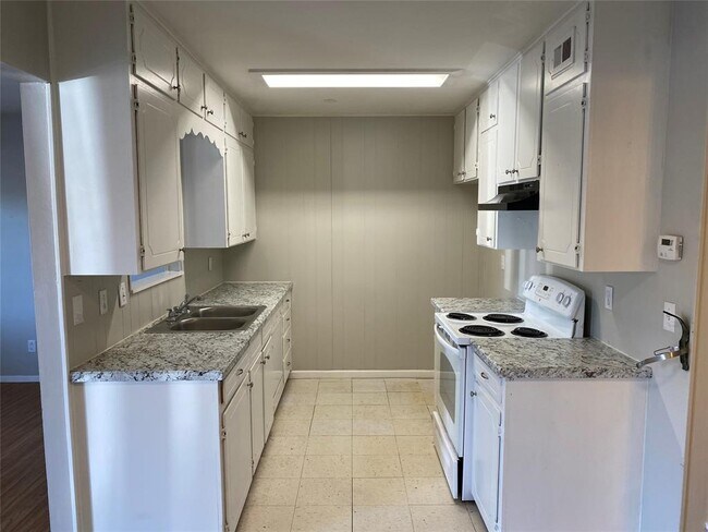 1053 Linde Ave New Braunfels, TX 78130 photo 3