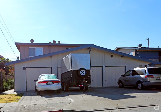 727 Harris Court 4 photo 4