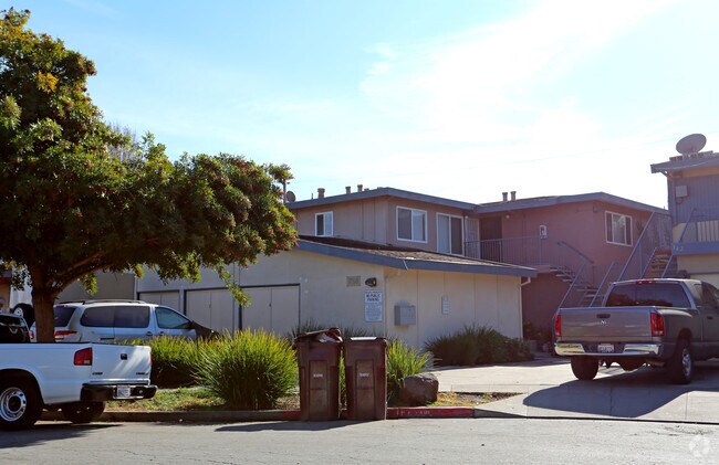 727 Harris Court 4 photo 3