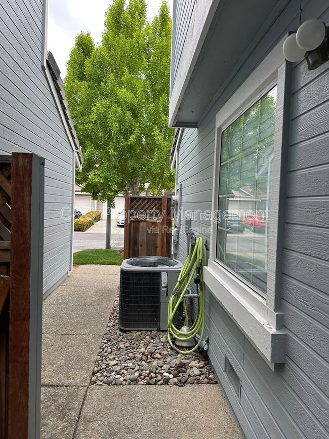 180 Pelican Loop Pittsburg, CA 94565 photo 2