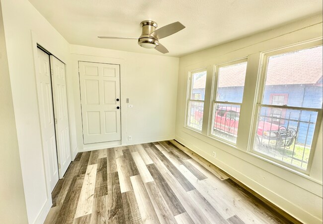 1121 Essex St San Antonio, TX 78210 photo 5