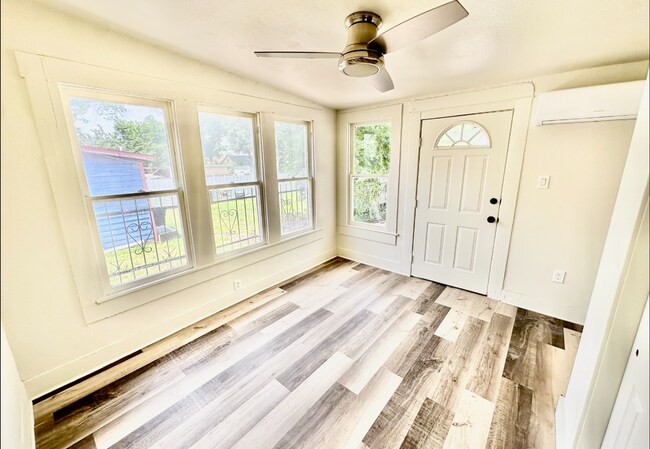 1121 Essex St San Antonio, TX 78210 photo 4