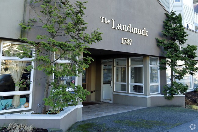 Landmark Apartments photo 2
