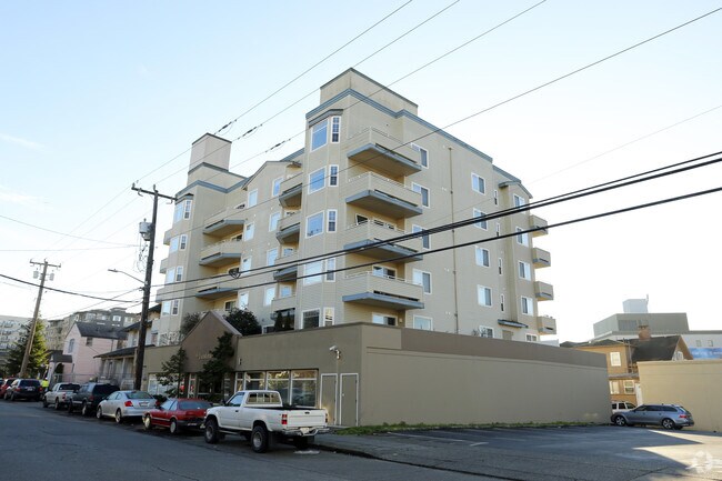 Landmark Apartments photo 4
