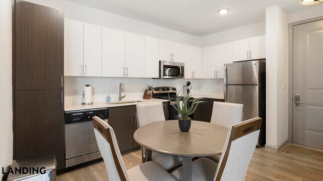 1001 S Center St Arlington, TX 76010 photo 4