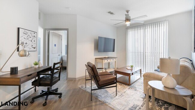 1001 S Center St Arlington, TX 76010 photo 2