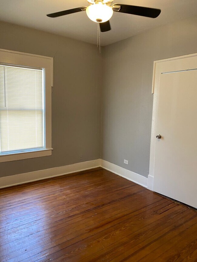 138 E Magnolia Ave San Antonio, TX 78212 photo 2