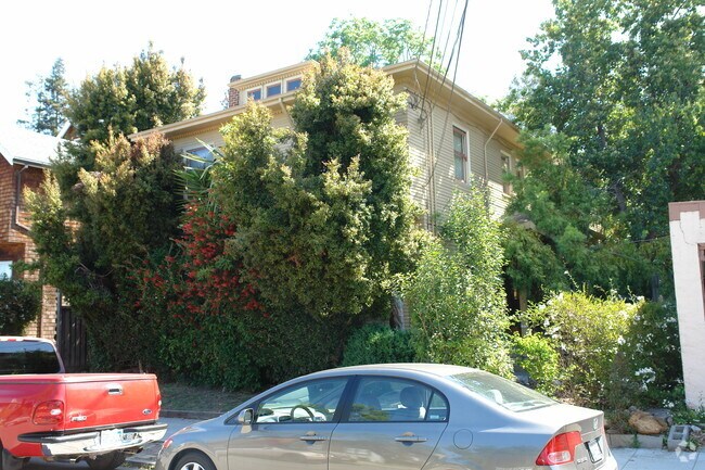 1433 Spruce photo 3