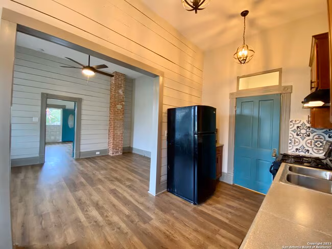 1515 E Southcross San Antonio, TX 78223 photo 4