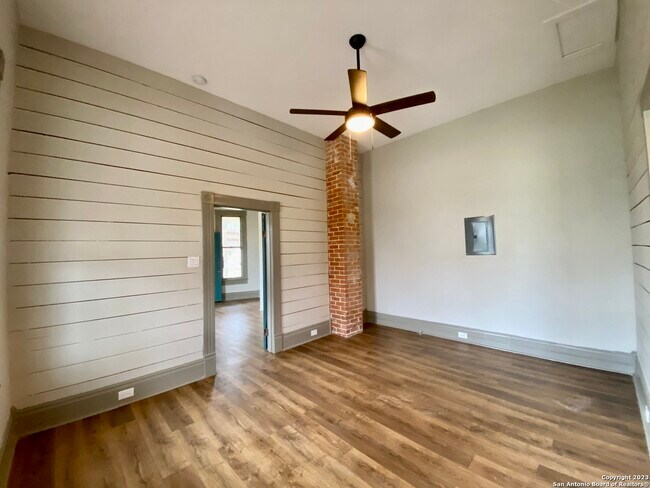 1515 E Southcross San Antonio, TX 78223 photo 2