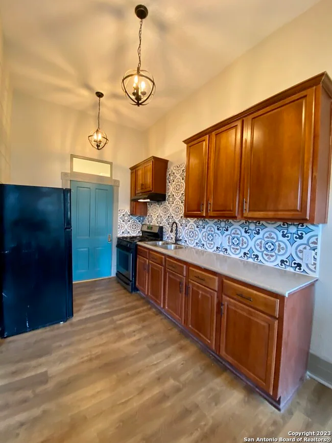 1515 E Southcross San Antonio, TX 78223 photo 5