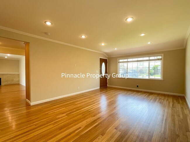 4050 Duggan Dr San Jose, CA 95118 photo 4